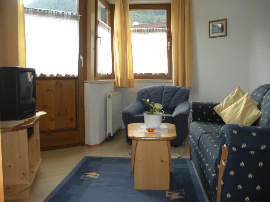 Apartment Christine Oettl Pfunds Room photo